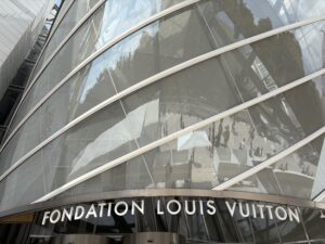 パリ　ルイヴィトン美術館　FONDATION LOUIS VUITTONフォンダシオンルイヴィトン　行ってきた　